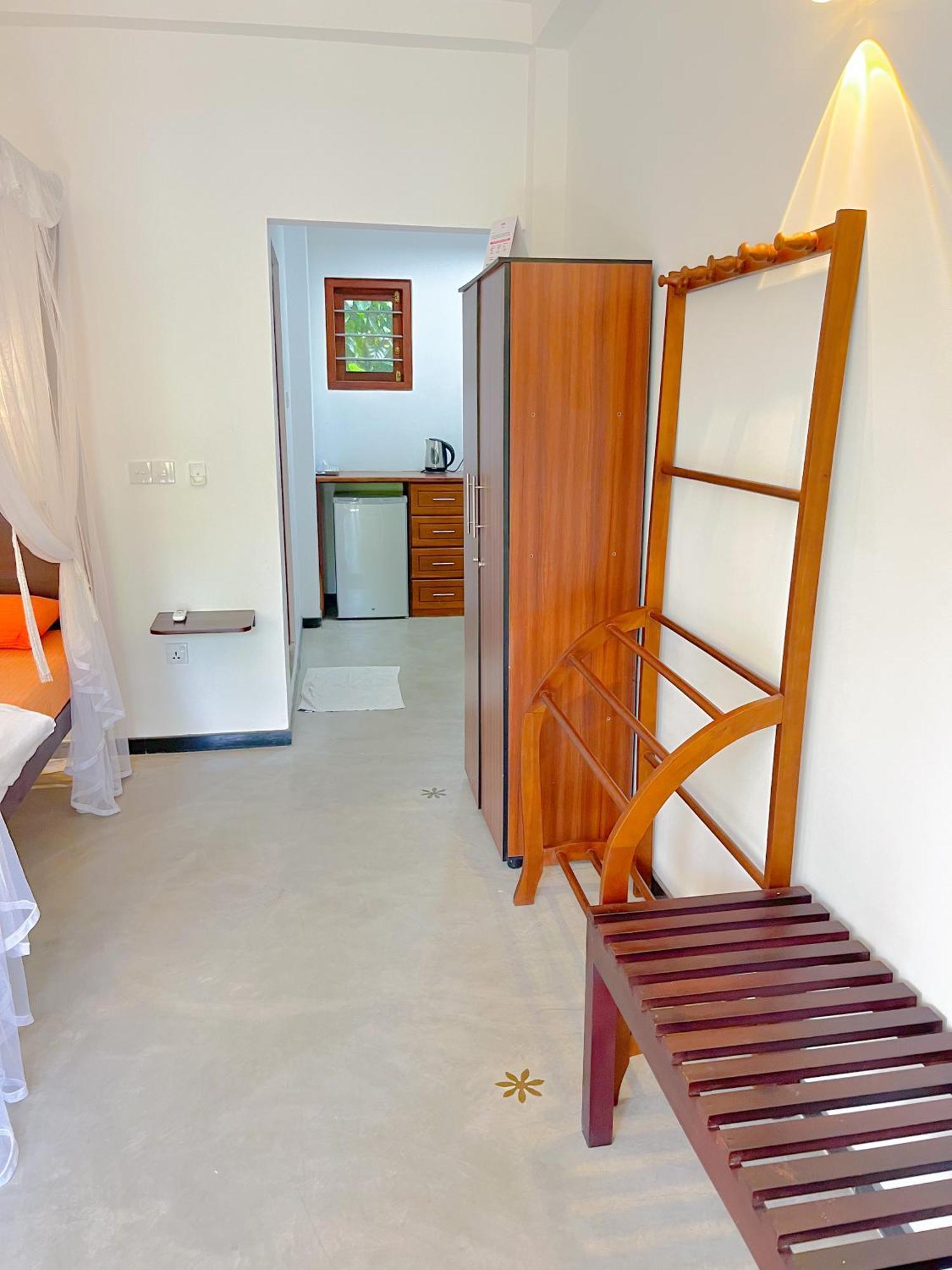 Easy Living Hotel ฮิกคาดูวา ภายนอก รูปภาพ