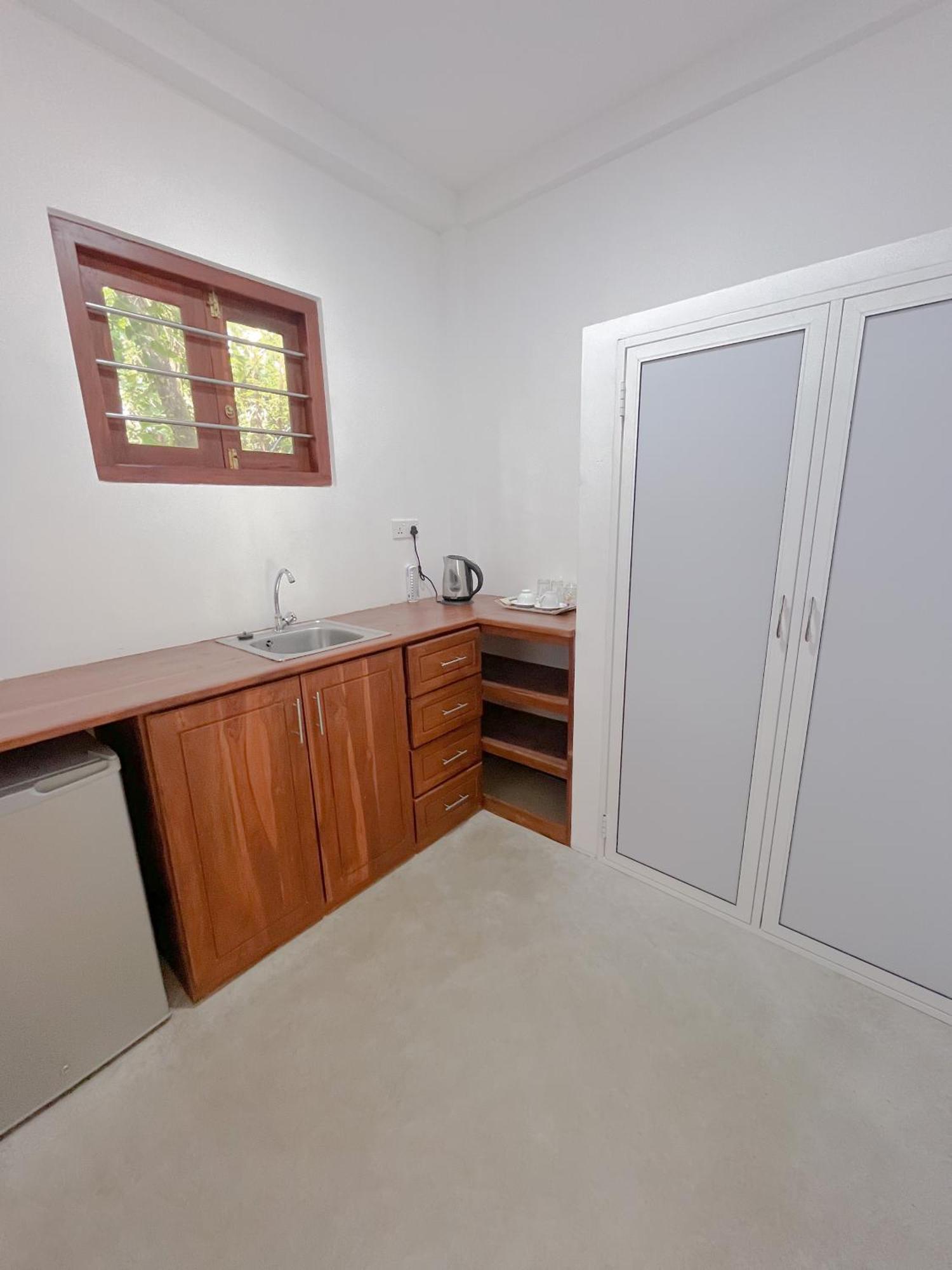 Easy Living Hotel ฮิกคาดูวา ภายนอก รูปภาพ