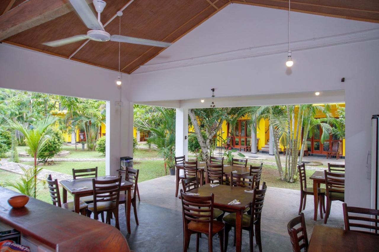 Easy Living Hotel ฮิกคาดูวา ภายนอก รูปภาพ